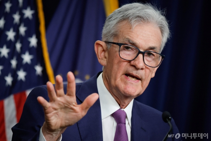 ( AFP=1) 쵿  =  Ŀ ̱ غ(Fed)  1(ð) Ͽ FOMC رݸ  5.255.50%   ȸ  2%  ǥ ޼ߴٴ  ū Ȯ    ð ɸ  δ١  ִ. 2024. .05..02   AFP=1  Copyright (C) 1. All rights reserved.    ,  AIн ̿ . /=( AFP=1) 쵿 