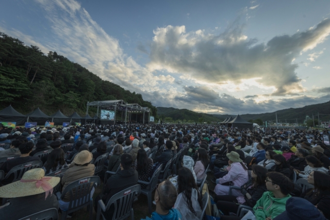 관람객들이 계촌 클래식 축제 공연을 관람하는 모습. /사진제공=현대차 정몽구 재단