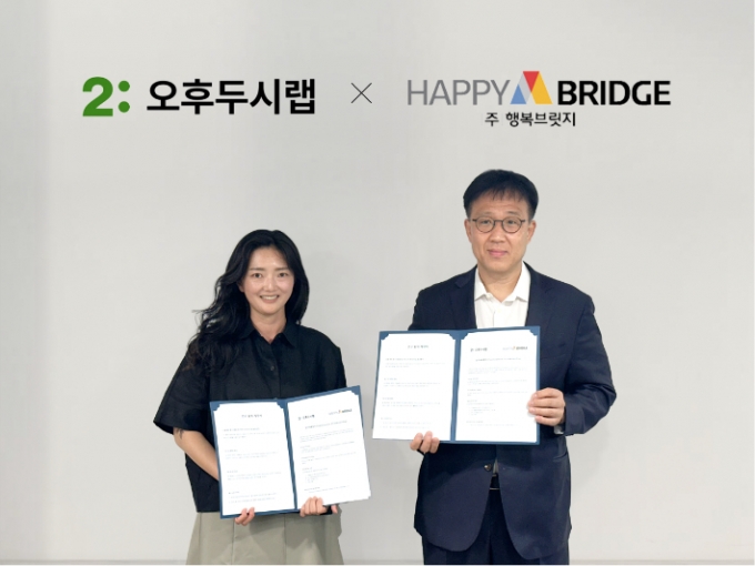 (왼쪽부터) 설수경 오후두시랩 대표, 박남 행복브릿지 대표/사진제공=행복브릿