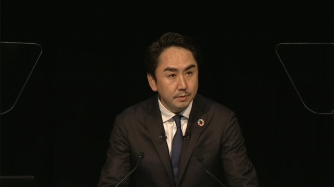 18일 주총에서 발언 중인 이데자와 다케시 라인야후 CEO./사진=라인야후 홈페이지