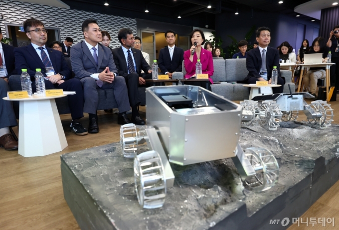 오영주 중소벤처기업부 장관이 21일 서울 중구 앤시스코리아에서 열린 &#039;중기부-앤시스, 우주·항공 분야 스타트업 지원을 위한 간담회&#039;에서 발언하고 있다. /사진=뉴시스