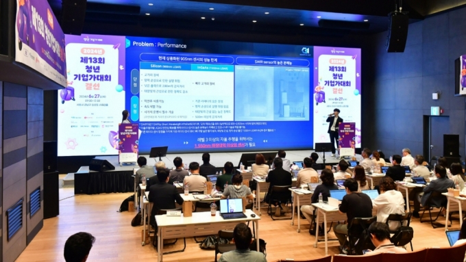 박진영 티아 대표가 27일 서울시 강남구 슈피겐홀에서 열린 제13회 청년기업가대회 결선에서 발표를 진행하고 있다. /사진=머니투데이