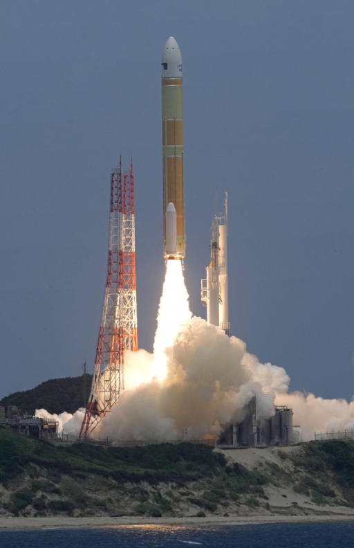  1일 오후 12시6분쯤 (현지시간) 가고시마현 다네가시마 우주센터에서 신형 H3 로켓이 지구 관측 위성을 싣고 발사되고 있다. H3는 미쓰비시중공업과 JAXA가 공동 개발한 신형 로켓으로 운용 중인 H2A의 후속 모델이다. 2024.07.01/로이터=뉴스1