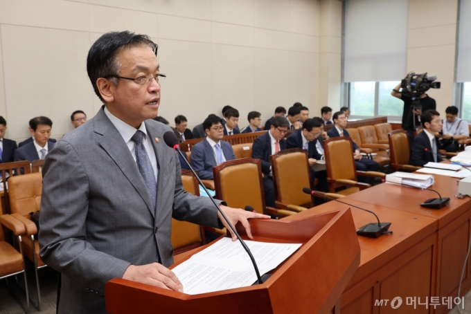 [서울=뉴시스] 권창회 기자 = 최상목 경제부총리 겸 기획재정부 장관이 8일 오전 서울 여의도 국회에서 열린 기획재정위원회 전체회의에서 업무보고를 하고 있다. 2024.07.08. kch0523@newsis.com /사진=권창회