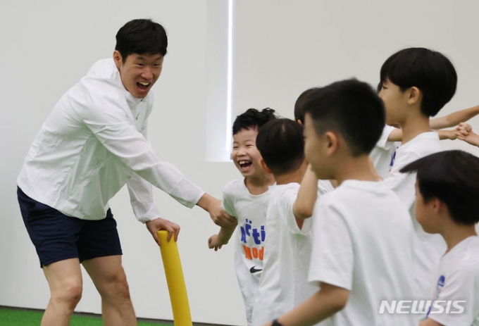 '후배들아 미안해' 박지성 "한국 축구 역사상 가장 좋은 선수층인데..." 선배들 무능함 자책했다