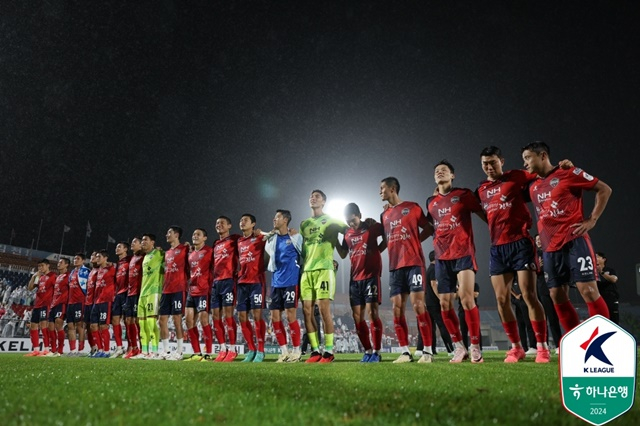 김천상무의 승리 세리머니. /사진=한국프로축구연맹 제공