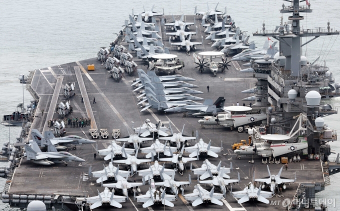 ̱ ر (ڷ)  װ &#039;þ 罺Ʈ&#039;(CVN-7110t)  26 λ  رɺ λ ϰ ִ. / =ý