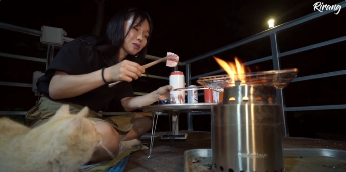 도드람에서 출시한 캔돈. 생삼겹살을 캔에 담았다./사진=도드람한돈 유튜브 갈무리