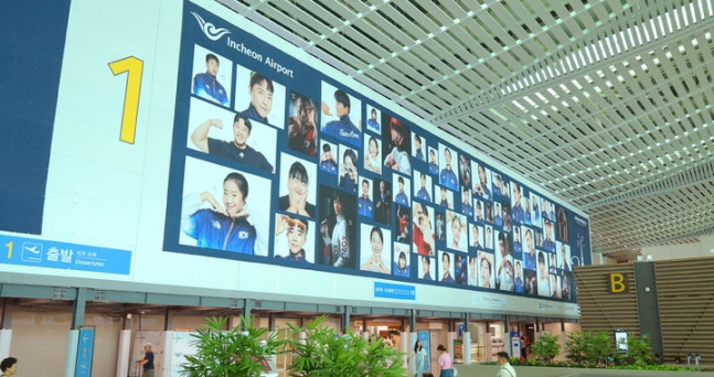 사진은 인천공항 제2여객터미널 3층 출국장에 설치된 선수 프로필 사진을 활용한 현수막. 2024.07.23. (사진=인천공항공사 제공) 