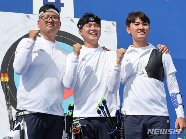 파리올림픽에 출전한 남자양궁대표팀의 김우진(왼쪽부터), 이우석, 김제덕.  /사진=뉴시스