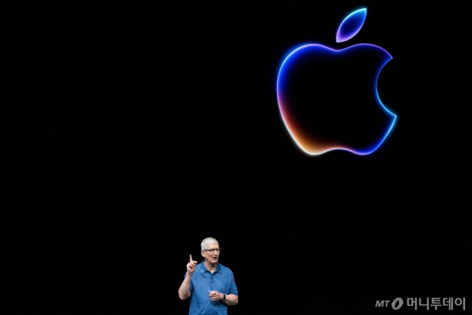    CEO 610(ð) ĶϾ Ƽ ũ  谳ȸ(WWDC24)  AI  Ұϰ ִ. /=1(AFP)