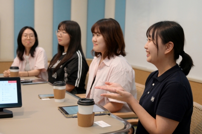 국립 부경대 학생팀 '아띠'. (왼쪽부터)이지은·이홍주·박수정·전주은 학생 /사진=구글코리아 제공