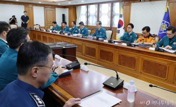 [서울=뉴시스] 김명원 기자 = 한덕수 국무총리가 7일 오전 서울 종로구 정부서울청사에서 열린 의사집단행동 대응 중앙재난안전대책본부(중대본) 회의에 참석해 발언하고 있다. 2024.08.07. kmx1105@newsis.com /사진=김명원