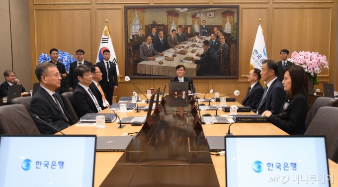 이창용 한국은행 총재가 11일 서울 중구 한국은행 본관에서 열린 금융통화위원회 회의를 주재하고 있다. /사진=뉴스1