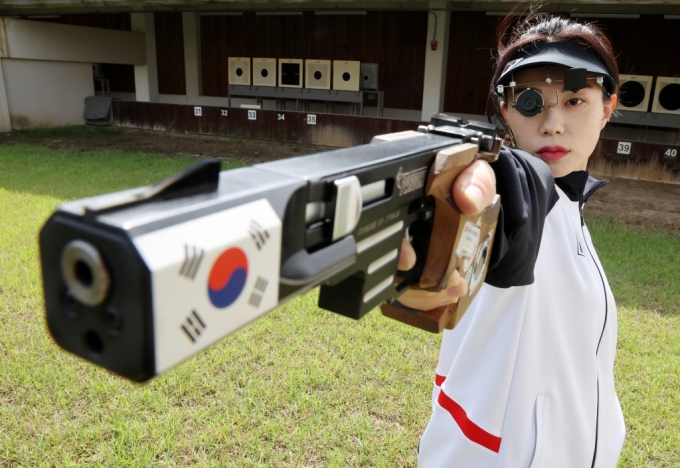 파리올림픽 사격 여자 공기권총 10m 은메달리스트 김예지(임실군청)가 연예 매니지먼트사와 계약하는 등 '스포테이너' 행보를 시작한 것에 대해 "사격을 더 널리 알리고 싶었다"고 20일 밝혔다. /사진=뉴스1