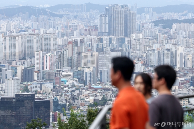 (서울=뉴스1) 민경석 기자 =  사진은 이날 서울 중구 남산에서 바라본 시내 아파트 밀집 지역. 2024.8.21/뉴스1  Copyright (C) 뉴스1. All rights reserved.