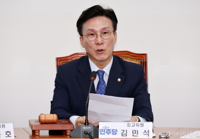 [서울=뉴시스] 조성우 기자 = 김민석 더불어민주당 수석 최고위원이 23일 오전 서울 여의도 국회에서 열린 최고위원회의에서 발언하고 있다.  이재명 대표는 지난 22일 코로나19 확진 판정을 받고 공식 일정을 취소한 채 자가격리에 들어갔다. 2024.08.23. xconfind@newsis.com /사진=조성우