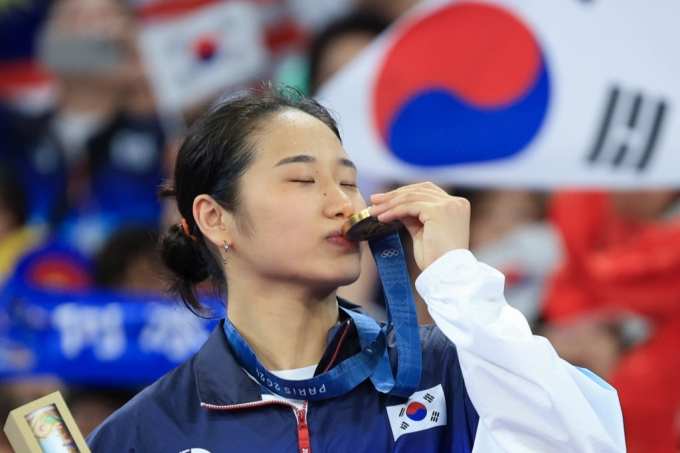 대한민국 배드민턴 국가대표팀 안세영이 '2024 파리 올림픽'에서 금메달을 따낸 모습. /사진=뉴스1 