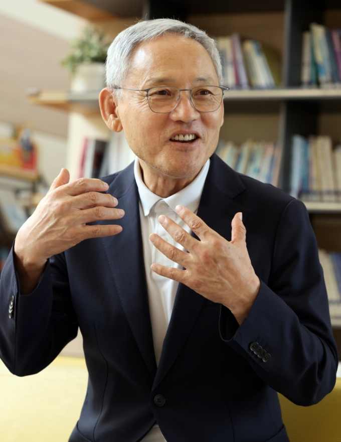 수백번의 현장 마다않은 유인촌 "문화 선진국 한국, 예산으로 힘 실어야"