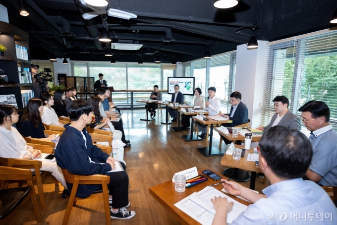 [서울=뉴시스] 김완섭 환경부 장관이 26일 서울 은평구 한국환경산업기술원에서 기후위기 대응을 위한 전문가 간담회를 하고 있다. (사진=환경부 제공) 2024.08.26. photo@newsis.com *재판매 및 DB 금지 /사진=류현주