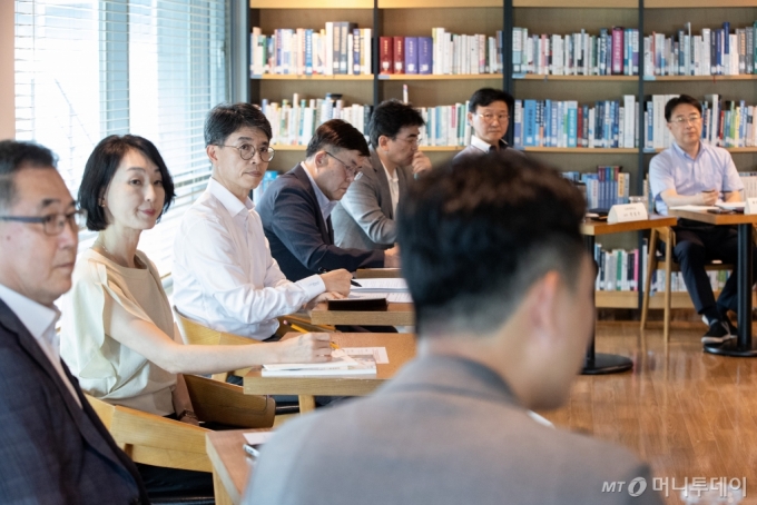 (서울=뉴스1) = 김완섭 환경부 장관이 26일 서울 은평구 한국환경산업기술원에서 기후위기 대응을 위한 전문가 간담회를 하고 있다. (환경부 제공) 2024.8.26/뉴스1  Copyright (C) 뉴스1. All rights reserved. 무단 전재 및 재배포,  AI학습 이용 금지. /사진=(서울=뉴스1)