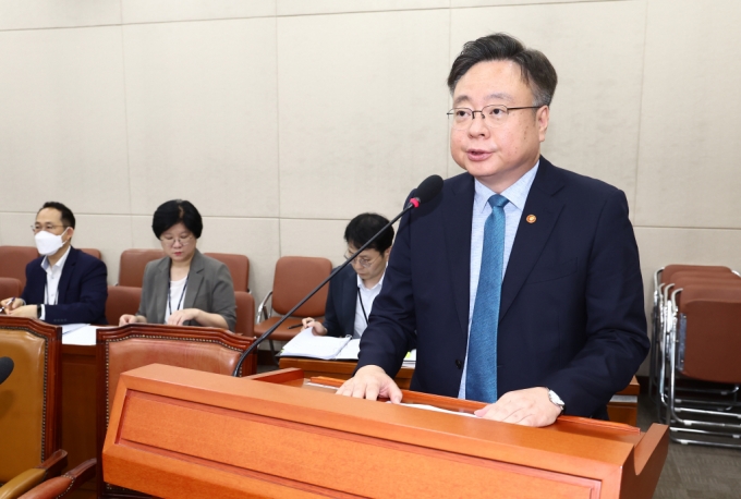 조규홍 보건복지부 장관이 28일 오전 서울 여의도 국회에서 열린 간호법 제정안 관련 보건복지위원회 전체회의에서 인사말을 하고 있다. /사진= 뉴스1 