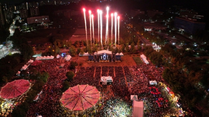 지난해 과천공연예술축제에서 불꽃놀이 모습./사진제공=과천시