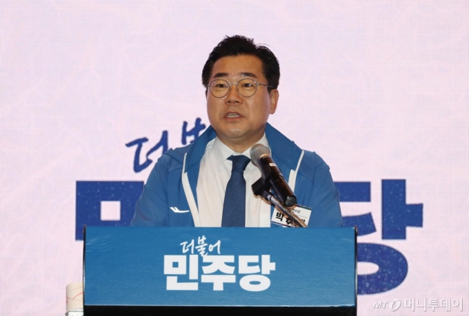 [인천=뉴시스] 고승민 기자 = 박찬대 더불어민주당 원내대표가 30일 인천 네스트호텔에서 열린 더불어민주당 2024 정기국회 대비 국회의원 워크숍에서 총평 및 마무리 인사말을 하고 있다. 2024.08.30. kkssmm99@newsis.com /사진=고승민