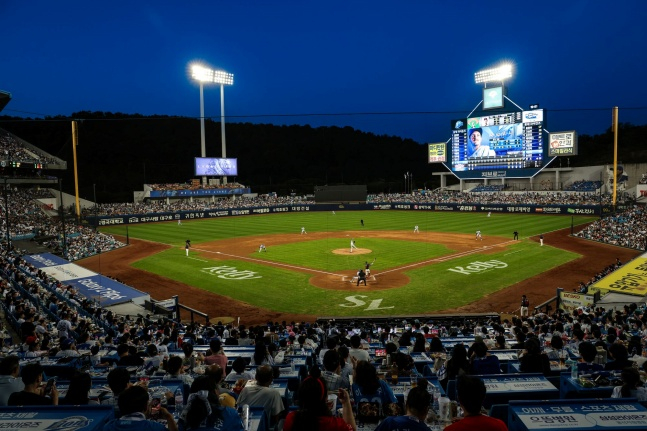 3일 대구-삼성라이온즈파크에서 열린 롯데 자이언츠와 2024 신한 SOL 뱅크 KBO 리그 정규시즌 홈 경기에 만원 관중이 몰렸다. /사진=삼성 라이온즈 제공