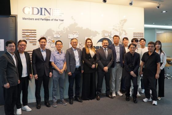 글로벌디지털혁신네트워크(GDIN) 임직원과 브라질 파라나주 정부 대표단이 3일 경기 성남시 판교스타트업캠퍼스에서 열린 사업설명회를 마치고 기념사진을 촬영하고 있다/사진=GDIN