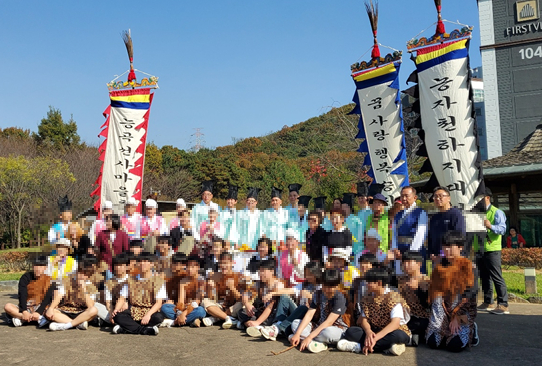 지난해 능곡선사마을축제에서 활약한 청소년과 마을주민들./사진제공=시흥시