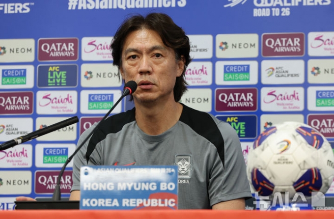 대한민국 축구 국가대표팀 홍명보 감독이 4일 서울 마포구 서울월드컵경기장에서 열린 공식 기자회견에서 발언하고 있다. /사진=뉴시스