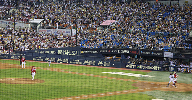 [포토] KBO리그 천만 관중 돌파 가시화