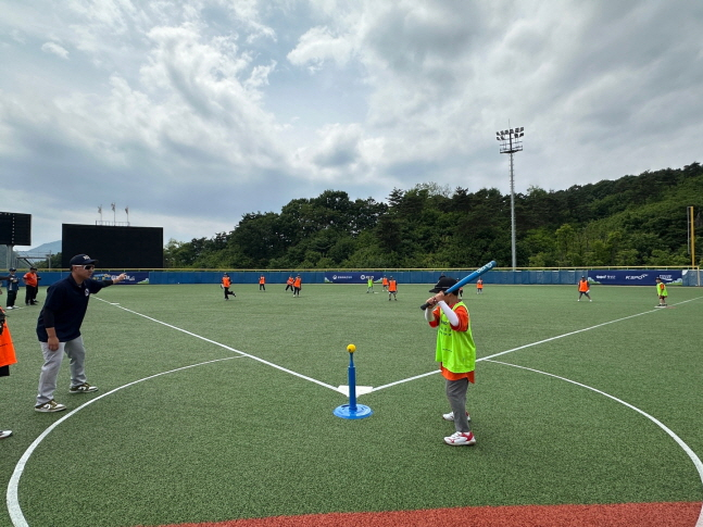 제1차 야구로 통하는 티볼캠프 당시 현장. /사진=KBO 제공