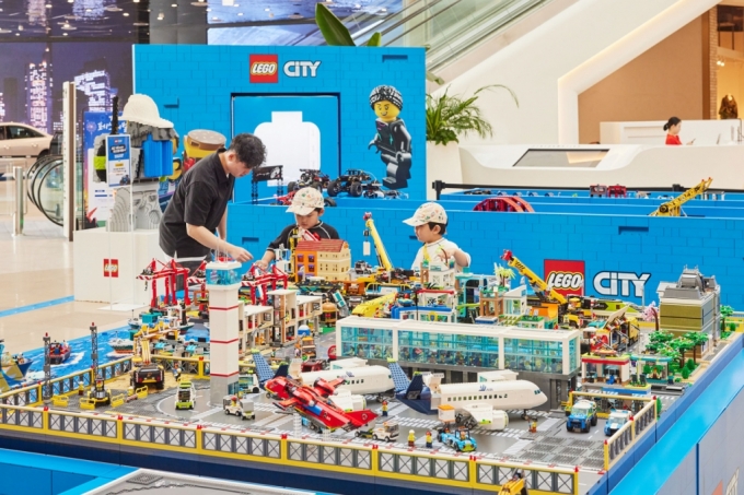 Ÿʵ ȼ  LEGO CITY :  Ƽ 󿡼  üϱ&#039; ˾  ڳ   üϰ ִ. /=żƼ