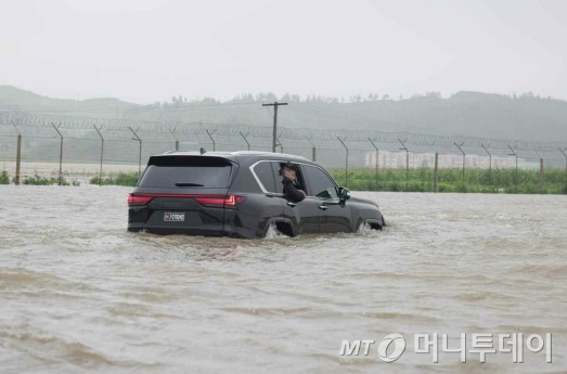  뵿  뵿Ź  729  뵿 Ѻ񼭰 Ⱥϵ ֽÿ ֱ ū(ȫ)    湮  쿡      ֹ      ߴٰ ߴ. / =1