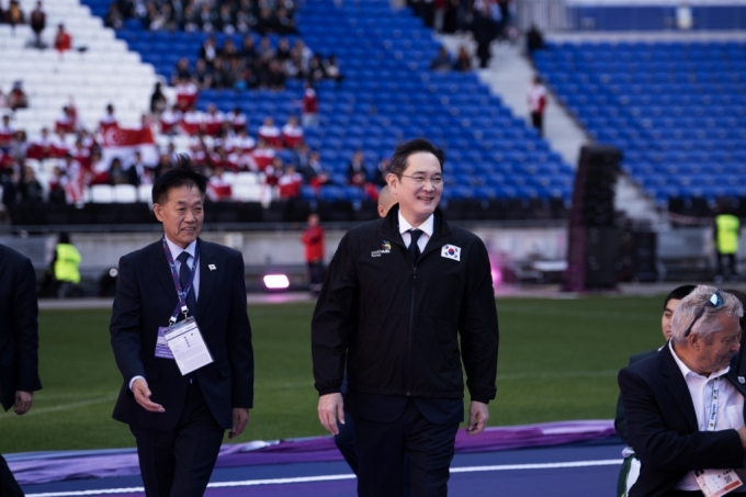 15일(현지 시간) 이재용 삼성전자 회장이 '프랑스 리옹 국제기능올림픽대회' 폐회식에 참석한 모습. / 사진 = 삼성전자 제공