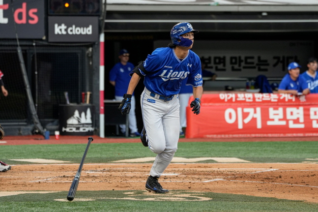 삼성 구자욱이 18일 KT전에서 홈런을 날리고 있다. /사진=삼성 라이온즈