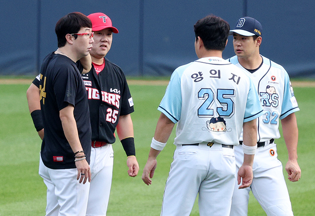 [포토] 양의지 '양현종, 코시 직행 축하'