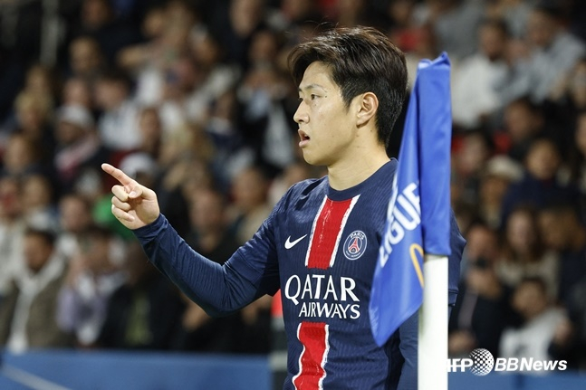 '아' 이강인, 만화 같은 총알 발리슛→GK 선방에 막혔다 '3호골 무산'... PSG, '日 듀오에 일격' 랭스에 1-1 무승부