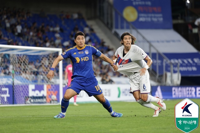 주민규(왼쪽). /사진=한국프로축구연맹 제공