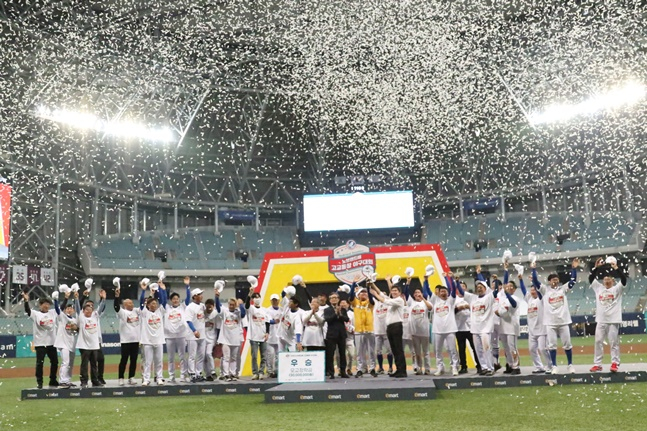 2022 No Brand배 고교동창 야구대회 시상식 모습. /사진=대한야구소프트볼협회