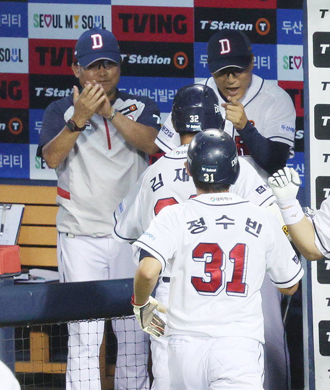 [포토] 이승엽 '내가 넘긴다 했지'