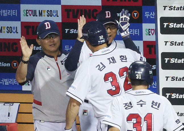 [포토] 김재환 '4위는 내줄 수 없죠'