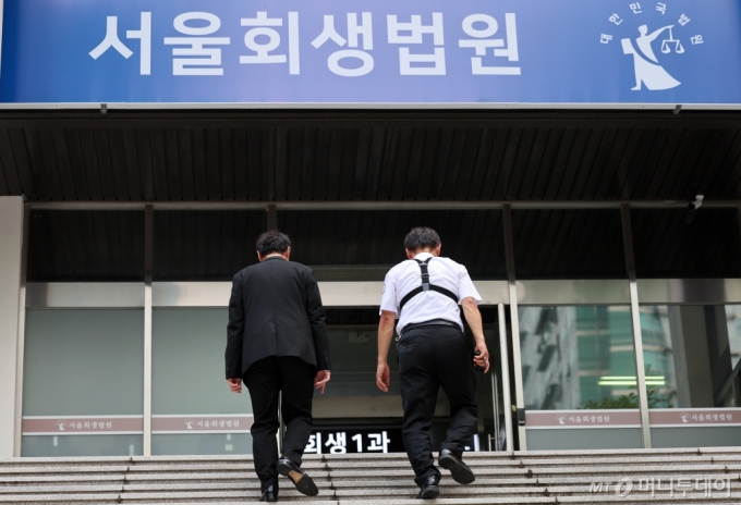 [서울=뉴시스] 이영환 기자 = 류광진 티몬 대표가 2일 오후 서울 서초구 회생법원에서 진행되는 기업회생 심문기일에 출석하고 있다. 2024.08.02. 20hwan@newsis.com /사진=이영환