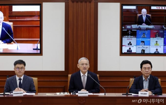 [서울=뉴시스] 배훈식 기자 = 유인촌 문화체육관광부 장관이 25일 오전 서울 종로구 정부서울청사에서 열린 국가관광전략회의에서 발언하고 있다. 2024.09.25. dahora83@newsis.com /사진=배훈식