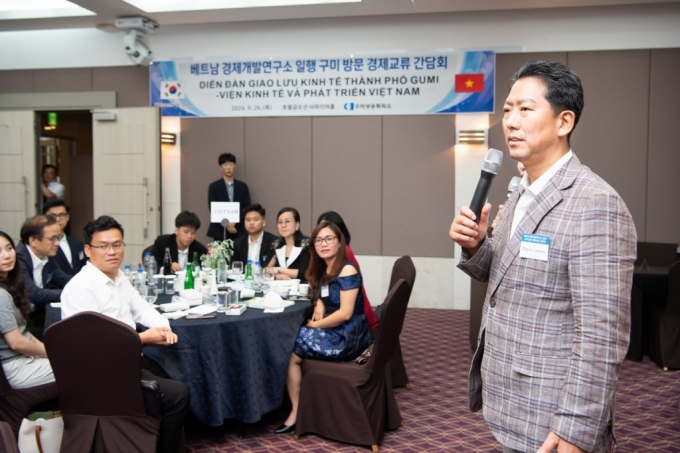 김장호 시장이 구미를 방문한 베트남경제개발연구소 대표단에게 환영 인사를 하고 있다./사진제공=구미시