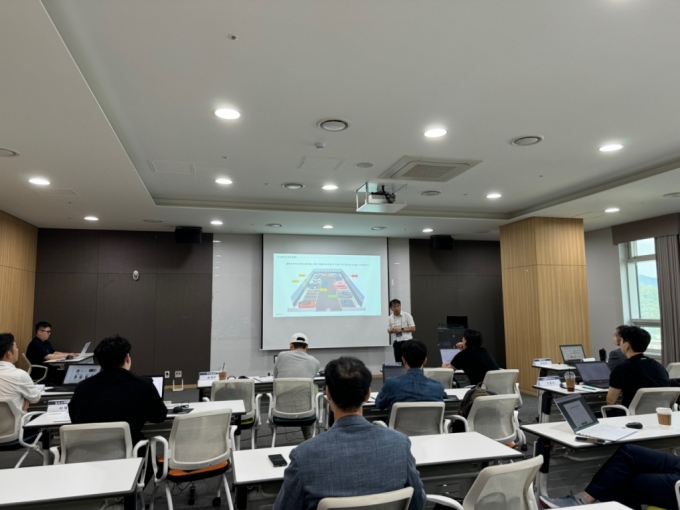지난 26일 판교 창업존에서 열린 스타트업 815 IR-연합 모습./사진제공=경기창조경제혁신센터