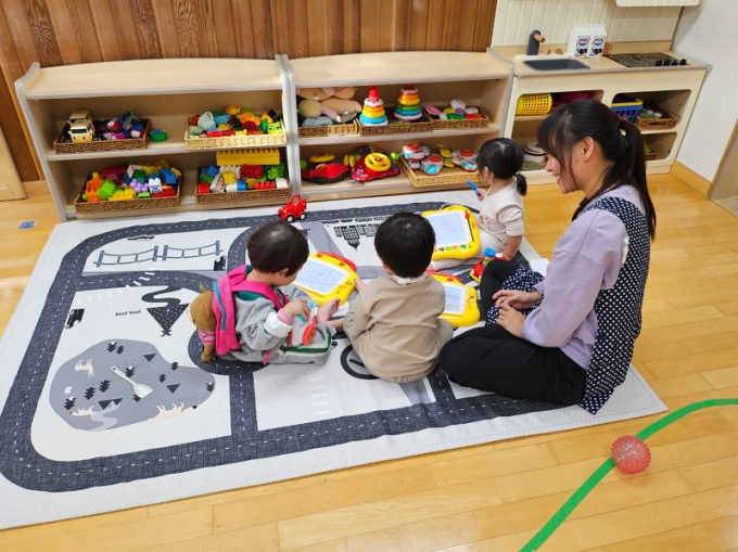 성남시 주야간 시간제 보육시설인 해님 달님 놀이터 분당점에서 아이들이 보육을 받고 있다./사진제공=