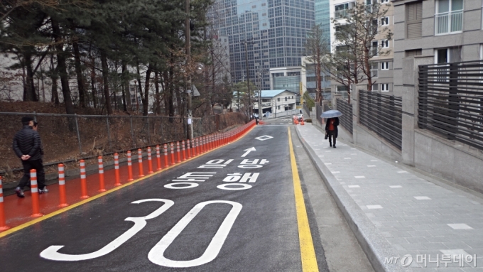 서울시내 한 일방통행로. (사진은 기사와 무관합니다) /사진=김유경